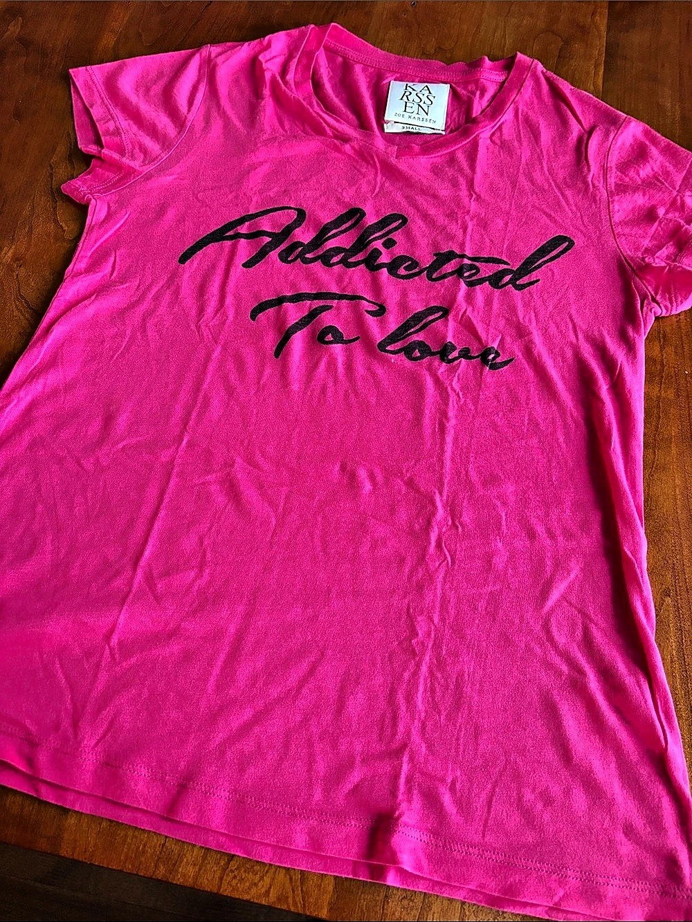 Zoe Karssen Addicted To Love Tee Graphic Tee in Pink Size Small